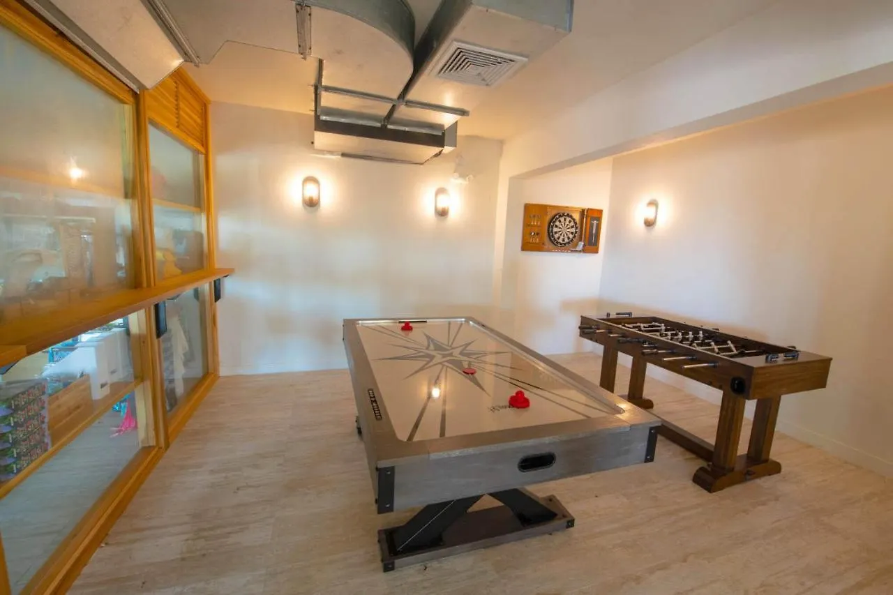 Hotel Lazy Parrot Inn Rincon